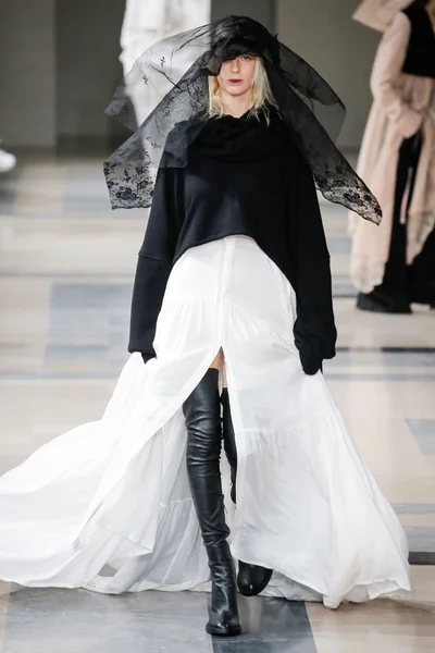 Look 27